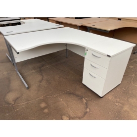 Second-hand 1400mm R/H Radial Desk with 3 Drawer Desk High Pedestal WHITE
