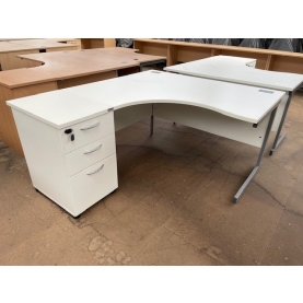 Second-hand 1400mm L/H Radial Desk with 3 Drawer Desk High Pedestal WHITE