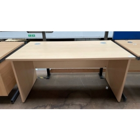 Second-hand Beckbury 1400 Panel Desk BEECH