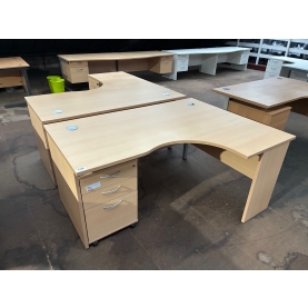 Second-hand Beckbury 1600mm R/H Radial Desk with 3 Drawer DU Pedestal BEECH